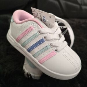 White and Pink Sneakers Low-Top Classic Design
